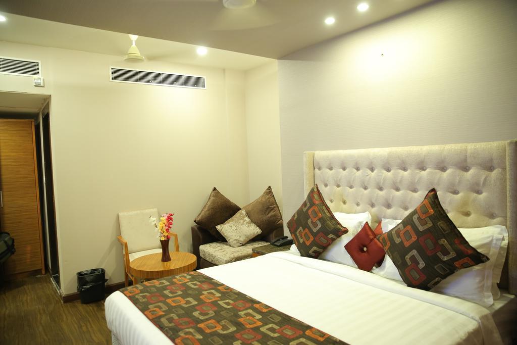 Hotel Sv Kashipur Eksteriør billede